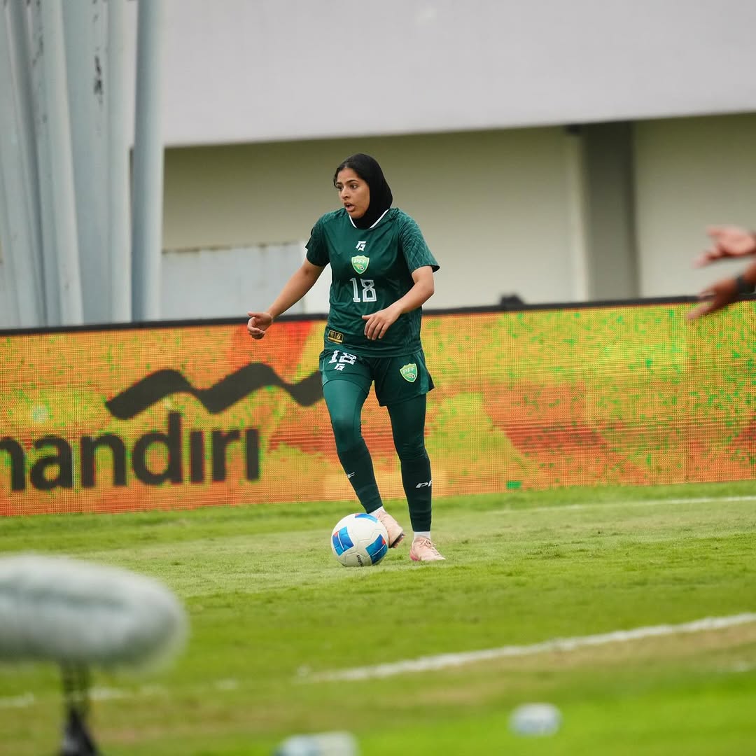 Sanah in action for Pakistan Women